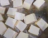 Hình bước làm 1 của món Đậu rang muối, lá lốt