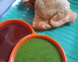 A picture of step 7 of Samosa - garma garma with the chutney.