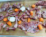 Foto langkah ke 1 dari resep Brown Chicken Stock.