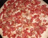 Foto del paso 1 de la receta: Pizza con dos quesos y tomate fresco