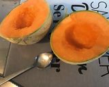 Une image de l'étape 2 de Salade de melon et kiwis au jus de pêches.
