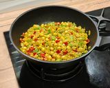 Foto del paso 4 de la receta: Wok de burgul y garbanzos con verduras al curry