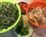 Hình bước làm 3 của món Nấm đông cô xào rau mầm
