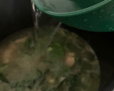 Foto del paso 3 de la receta: Sopa de arroz con pollo, champiñones, acelgas silvestres y especias sabor Cookpad