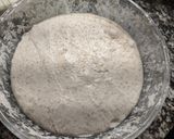 Foto del paso 2 de la receta: Pan redondo con masa madre (1 kg)
