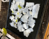 Foto del paso 5 de la receta: Carpaccio de bacalao en vinagreta de ajo y perejil