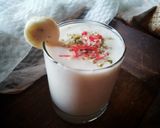 A picture of step 1 of Banana lassi.