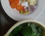 Foto langkah ke 1 dari resep Tumis Bayam Ceria.