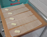 Foto del paso 3 de la receta: Snack de queso brie y mermelada de arándanos