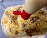 A picture of step 5 of Teriyaki Mayo Chicken Pizza.