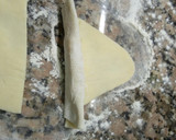 Foto del paso 3 de la receta: Mini medialunas rellenas sin amasar