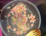 Foto del paso 2 de la receta: Guisantes con salchichas y tomate