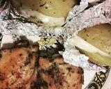 Foto del paso 2 de la receta: Pollo a las finas hierbas y papas con queso al horno