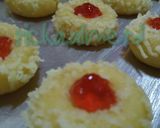 Foto langkah ke 5 dari resep Strawberry Thumbprint Cookies.