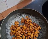 Foto langkah ke 1 dari resep Almond Chocolate Candy.