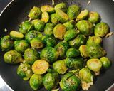 Foto del paso 5 de la receta: Coles de Bruselas salteadas