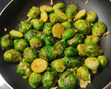 Foto del paso 5 de la receta: Coles de Bruselas salteadas