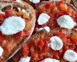 Une image de l'étape 7 de Bruschetta tomate poivron.
