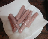 Foto del paso 2 de la receta: Garbanzos con longaniza fresca y huevos fritos