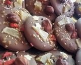 Une image de l'étape 3 de Mendiants en chocolat.