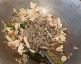 Foto langkah ke 3 dari resep Nasi Liwet Dadakan Rice Cooker&Kukusan.