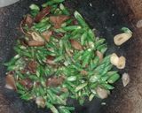 Foto langkah ke 5 dari resep 57. Oseng Kacang + Jamur Kuping.