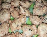 A picture of step 6 of Aloo or moong daal k bhallay.