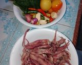Foto langkah ke 1 dari resep Tumis Cumi Asin.