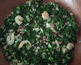 Foto del paso 4 de la receta: Espinacas salteadas con jamón y gambas