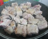 Hình bước làm 2 của món Sườn non ram củ nén
