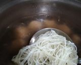 Foto langkah ke 3 dari resep *Sup Bola-Bola Ayam*.