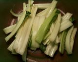 Foto del paso 1 de la receta Alubias blancas con acelgas, hinojo y puntas de pimientos