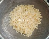 Foto langkah ke 2 dari resep Mie Kuah Bayam Udang.