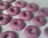 Foto langkah ke 5 dari resep Donat ubi ungu lembut.