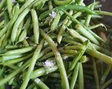 A picture of step 1 of Green bean stir-fry.