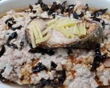 A picture of step 5 of Chinese steamed pork patty with salted fish 咸魚蒸肉餅.