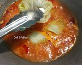 Foto langkah ke 5 dari resep Sawi Gulung Aci Kuah Pedas.