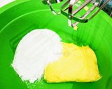 Foto langkah ke 2 dari resep Kue Sagu Keju super renyah enak.