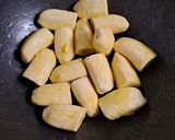 Foto langkah ke 2 dari resep Bolen pisang lilit puff pastry.