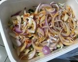 Une image de l'étape 6 de Aubergine blanche et courgette à l'oignon rouge et marinade.