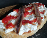 Foto del paso 6 de la receta: Tosta de anchoas y requesón