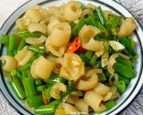 Foto langkah ke 4 dari resep Tumis Bunga Bawang Kikil.
