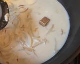 A picture of step 4 of Pan fried salmon with white cream sauce.