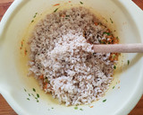 Foto del paso 3 de la receta: Tortitas de arroz y vegetales en freidora de aire