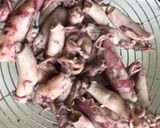 Foto langkah ke 1 dari resep Tumis cumi asin.