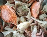 รูปขั้นตอนการทำที่ 1 ของ 🦀ปูผัดผงกะหรี่ 🦀