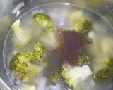 A picture of step 3 of Broccoli soup.