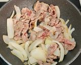 黑胡椒洋蔥炒豬肉(在冰箱裡謎食#27)的食譜步驟2照片