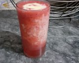 A picture of step 2 of Strawberry & Mango swirl smoothie.