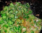 Foto langkah ke 3 dari resep Tumis pare belut.
